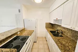 3217 NE 7th Pl, Pompano Beach, FL 33062 - Photo 11