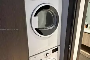 398 NE 5th St, Miami, FL 33132 - Photo 7