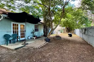 1411 Seagrape Cir, Weston, FL 33326 - Photo 23