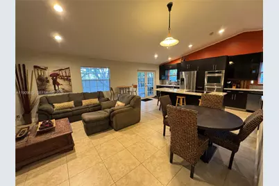 1411 Seagrape Cir, Weston, FL 33326 - Photo 3