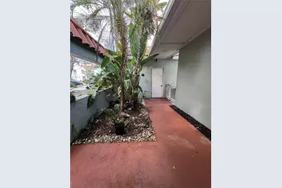 1411 Seagrape Cir, Weston, FL 33326 - Photo 15