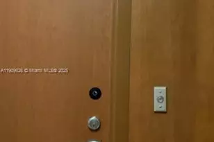 31 SE 5th St, Miami, FL 33131 - Photo 9