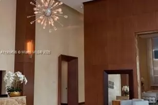 31 SE 5th St, Miami, FL 33131 - Photo 3