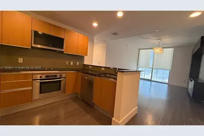 1060 Brickell Ave #1411, Miami, FL 33131 - Photo 7