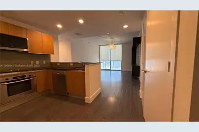 1060 Brickell Ave #1411, Miami, FL 33131 - Photo 11