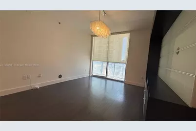 1060 Brickell Ave #1411, Miami, FL 33131 - Photo 9