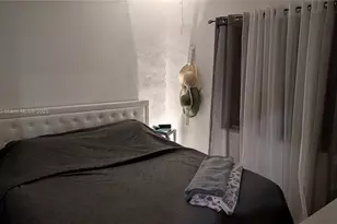 917-919 NE 10th St, Hallandale Beach, FL 33009 - Photo 3