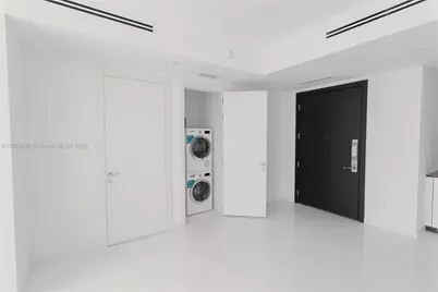 300 Biscayne Blvd Way #1003, Miami, FL 33131 - Photo 11