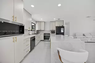 11930 SW 199th St, Miami, FL 33177 - Photo 9