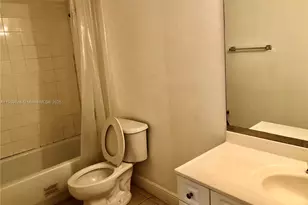 5201 Geneva Way, Doral, FL 33166 - Photo 9