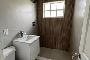 1185 W 50th St, Hialeah, FL 33012 - Photo 9