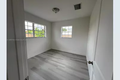 1185 W 50th St, Hialeah, FL 33012 - Photo 11