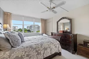 1000 St Charles Pl, Pembroke Pines, FL 33026 - Photo 25