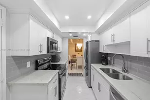 1000 St Charles Pl, Pembroke Pines, FL 33026 - Photo 11