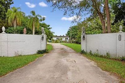 23825 SW 142nd Ave, Homestead, FL 33032 - Photo 3
