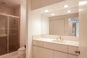 3000 Island Blvd, Aventura, FL 33160 - Photo 23