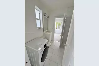 555 NE 70th St, Miami, FL 33138 - Photo 15