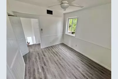 555 NE 70th St, Miami, FL 33138 - Photo 11