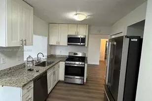 8670 NW 28th Pl, Sunrise, FL 33322 - Photo 5