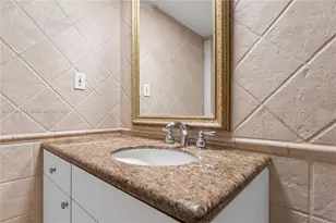 5700 Collins Ave, Miami Beach, FL 33140 - Photo 25