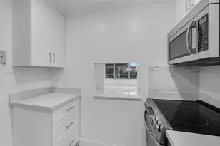 8000 N Sunrise Lakes Dr, Sunrise, FL 33322 - Photo 13