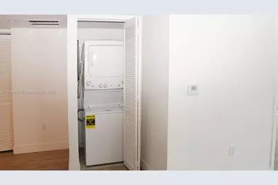 31 SE 6th St #1108, Miami, FL 33131 - Photo 7