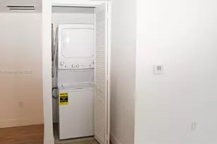 31 SE 6th St, Miami, FL 33131 - Photo 7