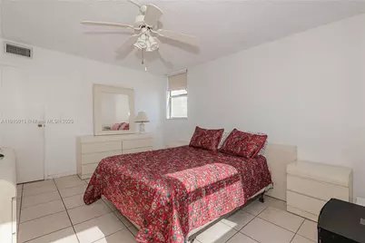 2800 Somerset Dr #402J, Lauderdale Lakes, FL 33311 - Photo 17