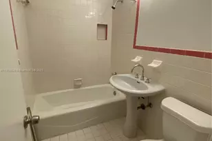 610 8th St, Miami Beach, FL 33139 - Photo 15