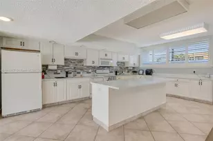 555 NW 4th Ave, Boca Raton, FL 33432 - Photo 27