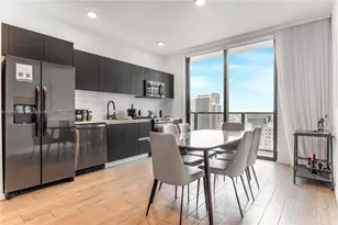 398 NE 5th St, Miami, FL 33132 - Photo 3