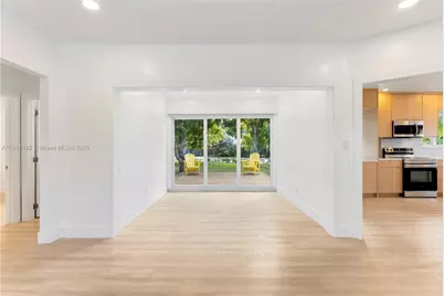 810 NW 7th St, Miami, FL 33136 - Photo 11