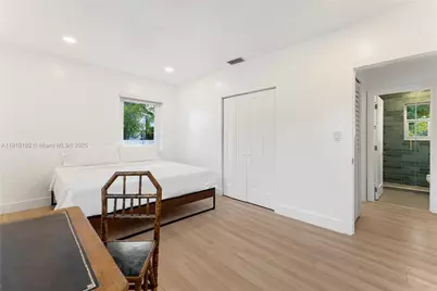 810 NW 7th St, Miami, FL 33136 - Photo 15