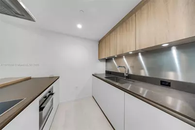 1000 Brickell Plz #3103, Miami, FL 33131 - Photo 3
