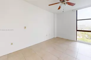 3675 N Country Club Dr, Aventura, FL 33180 - Photo 23