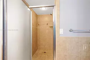 2206 S Cypress Bend Dr, Pompano Beach, FL 33069 - Photo 17