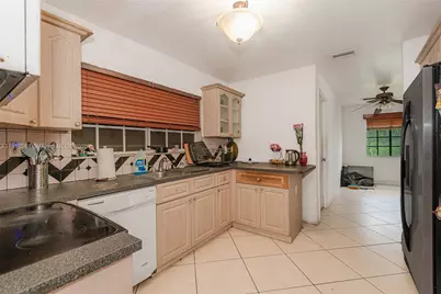 18890 SW 184th St, Miami, FL 33187 - Photo 3