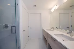 16385 Biscayne Blvd, North Miami Beach, FL 33160 - Photo 9