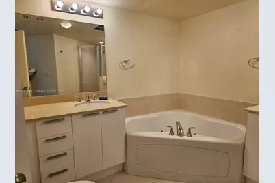 16699 Collins Ave #601, Sunny Isles Beach, FL 33160 - Photo 17