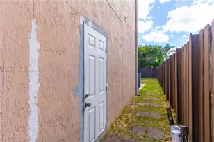 2012 SE 15th St, Homestead, FL 33035 - Photo 11