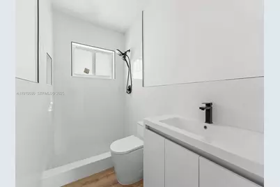 300 NW 7th Ave #1, Miami, FL 33128 - Photo 7