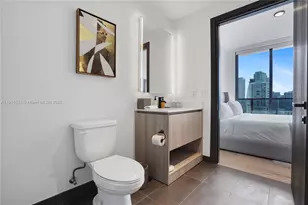 398 NE 5th St, Miami, FL 33132 - Photo 15