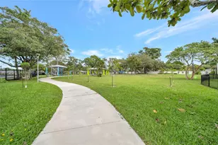 741 SW 2nd Ct, Hallandale Beach, FL 33009 - Photo 21
