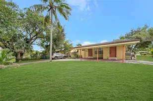 741 SW 2nd Ct, Hallandale Beach, FL 33009 - Photo 3