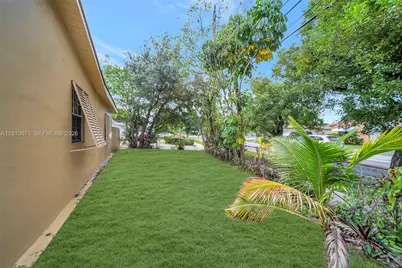 741 SW 2nd Ct, Hallandale Beach, FL 33009 - Photo 23