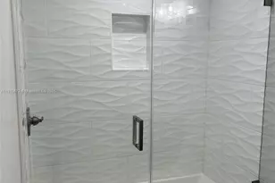 18859 NW 86th Ave, Hialeah, FL 33015 - Photo 19