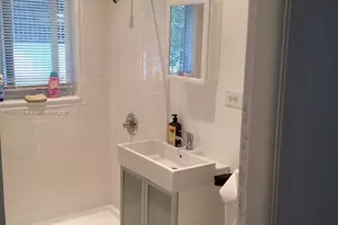 1990 Bay Dr, Miami Beach, FL 33141 - Photo 5