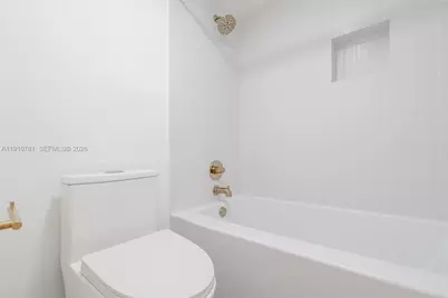 3675 N Country Club Dr #1906, Aventura, FL 33180 - Photo 31