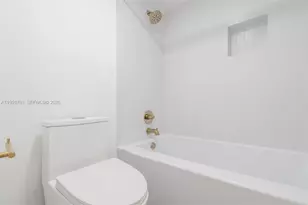 3675 N Country Club Dr, Aventura, FL 33180 - Photo 31