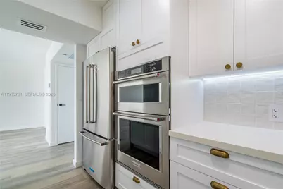 3675 N Country Club Dr #1906, Aventura, FL 33180 - Photo 11